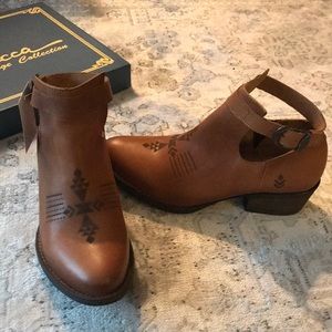Sbicca genuine leather Chelsea boots